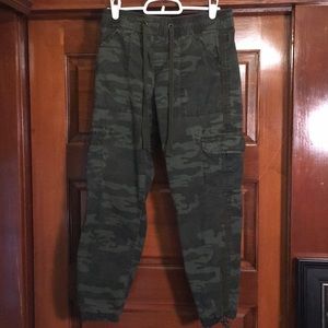 Sanctuary camo cropped pants